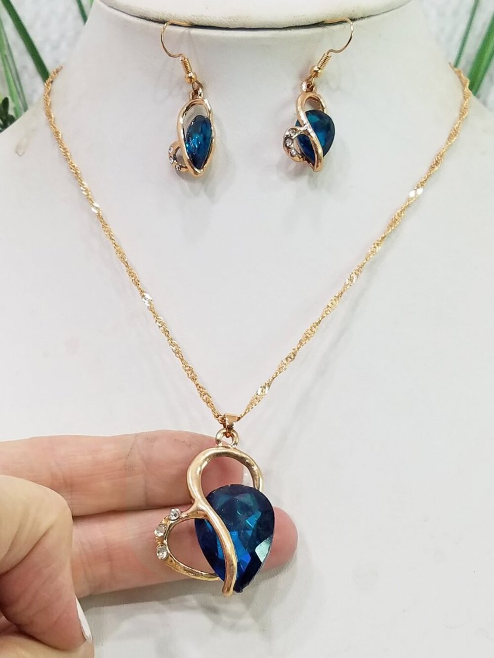 Deep Blue Faceted Crystal & Gold Tone Openwork Pendant Necklace and Earring Set